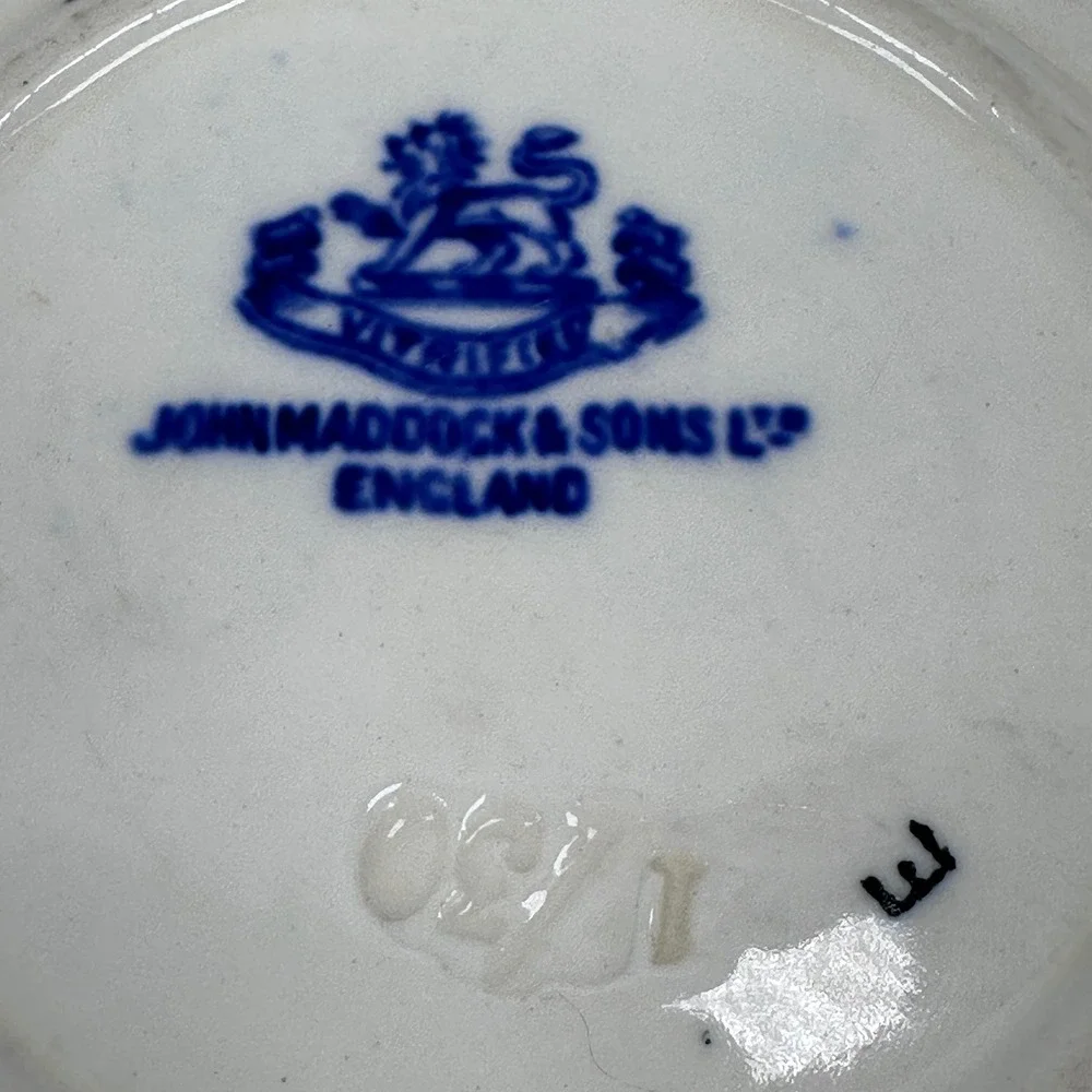 John Maddock &‎ Sons Blue Willow Vitrified Ironstone Saucer England Antique 6in